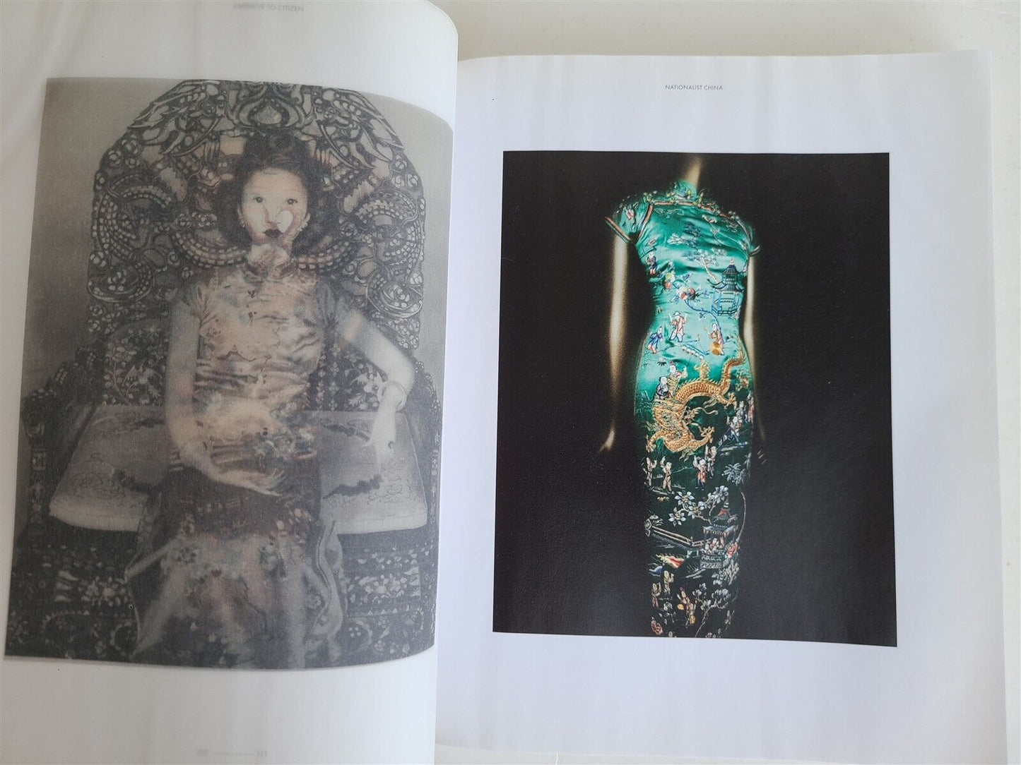 CHINA THROUGH THE LOOKING GLASS FASHION ART ILLUSTRATED ALBUM