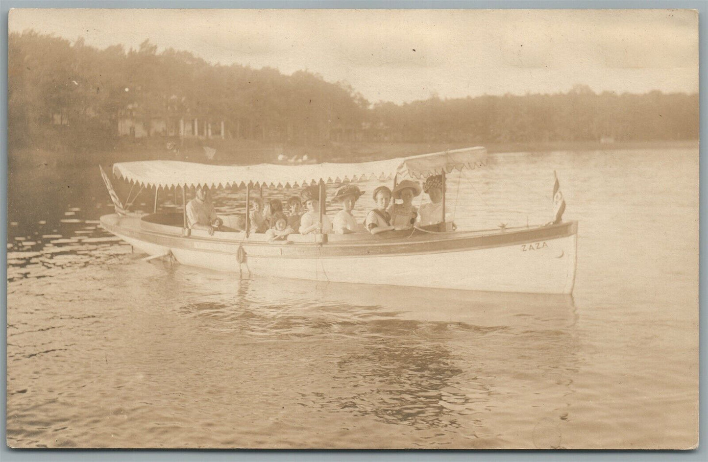 FAMILY BOATING SCENE ANTIQUE REAL PHOTO POSTCARD RPPC