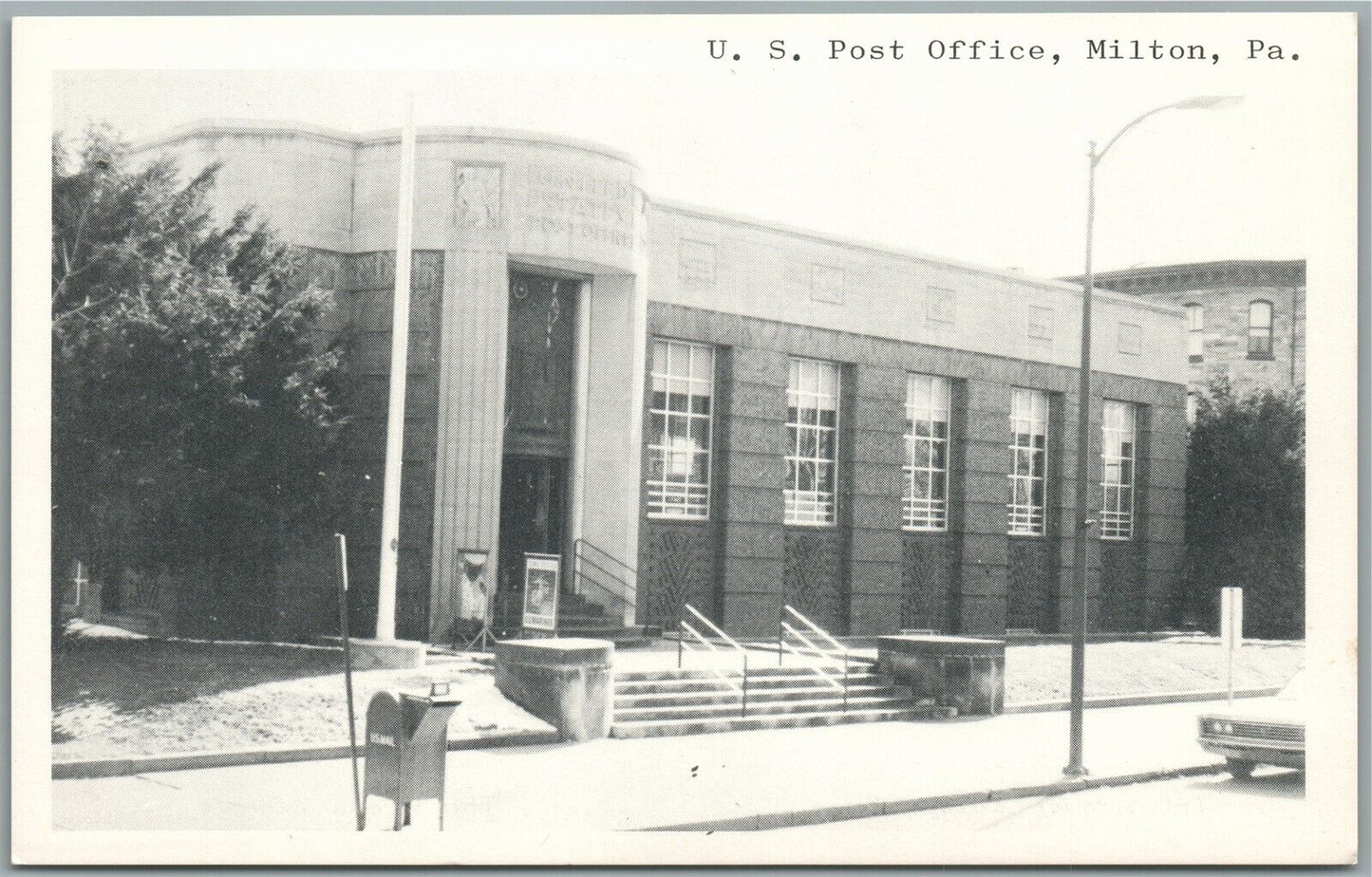 MILTON PA POST OFFICE VINTAGE POSTCARD