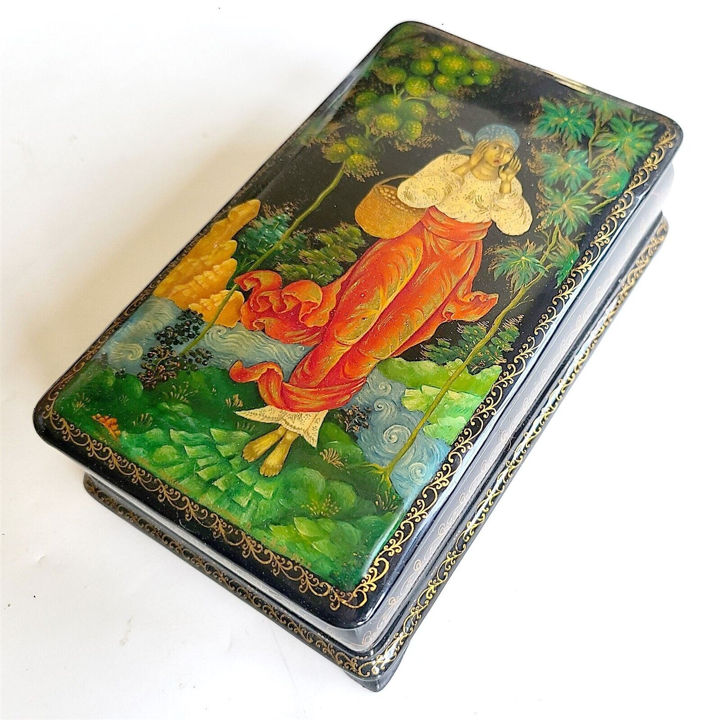 RUSSIAN Palekh style LACQUER BOX HAND PAINTED VINTAGE made in Cherkasy Ukraine