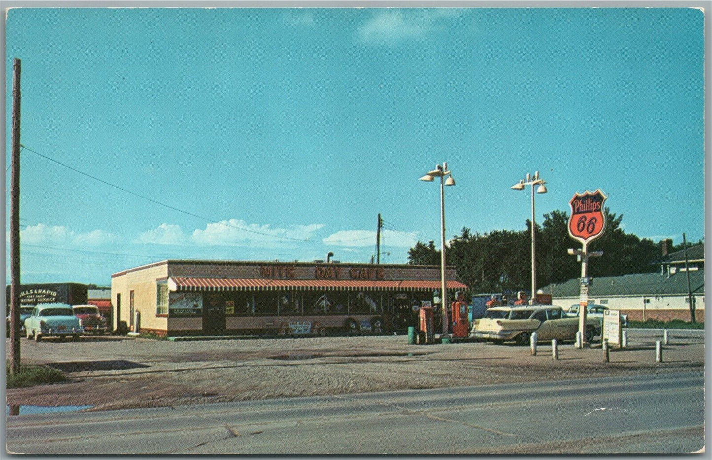 COLUMBUS NE NITE & DAY CAFE VINTAGE POSTCARD