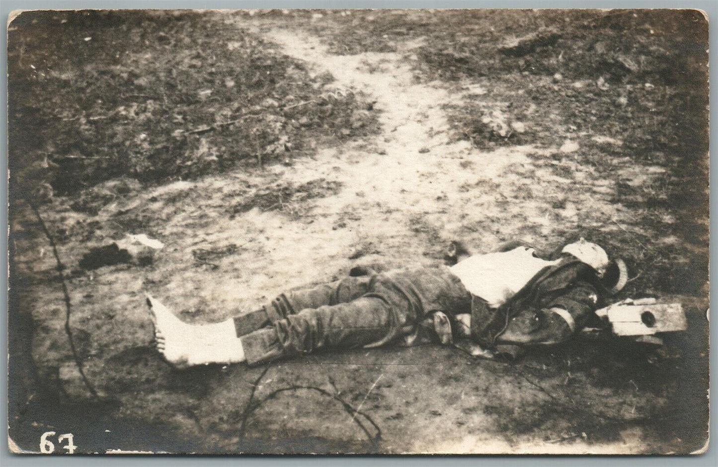 WWI ERA BARE FEET SOLDIER'S DEAD BODY ANTIQUE REAL PHOTO POSTCARD RPPC