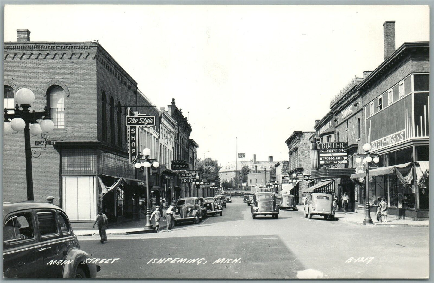 ISHPEMING MI MAIN STREET VINTAGE REAL PHOTO POSTCARD RPPC