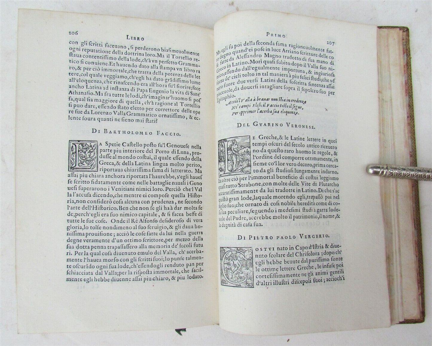 1552 Inscriptions placed under the True Images of the Famous Men antique book