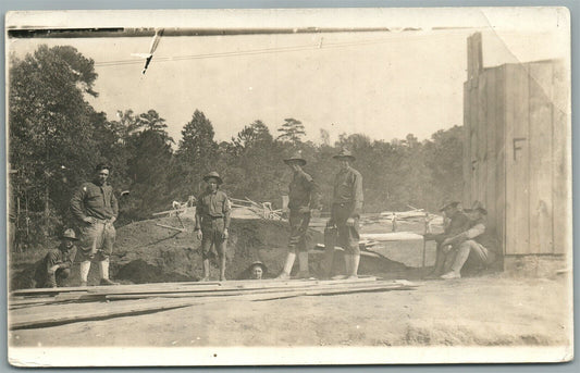 US WWI SOLDIERS AT WORK ANTIQUE REAL PHOTO POSTCARD RPPC