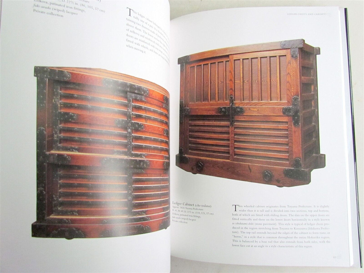 TRADITIONAL JAPANESE CHESTS PHOTO ILLUSTRATED REFERENCE GUIDE by KAZUKO KOIZUMI