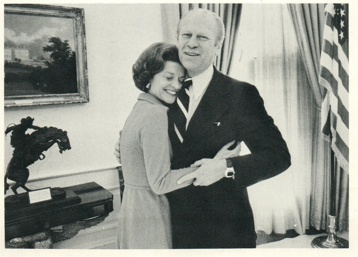 AMERICAN PRESIDENT GERALD FORD in OVAL OFFICE at WHITE HOUSE VINTAGE REAL PHOTO