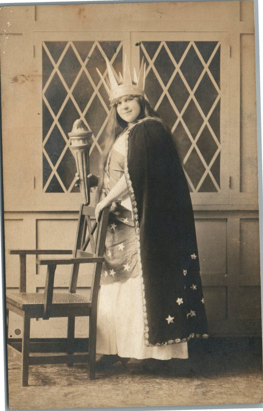 DRESSED YOUNG LADY ANTIQUE REAL PHOTO POSTCARD RPPC