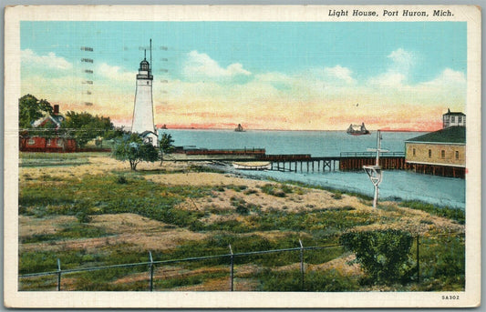 PORT HURON MI LIGHTHOUSE VINTAGE POSTCARD