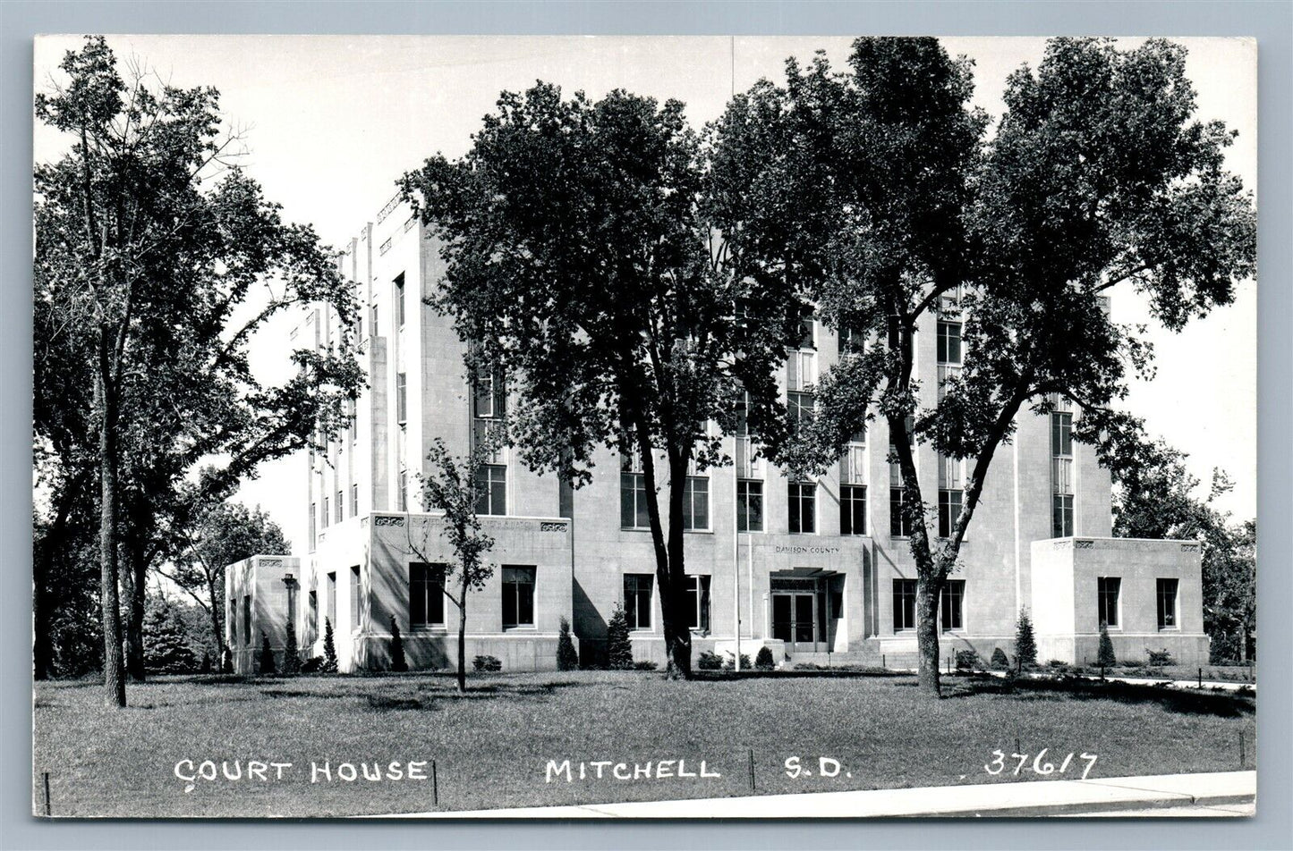 MITCHELL SD COURT HOUSE VINTAGE REAL PHOTO POSTCARD RPPC