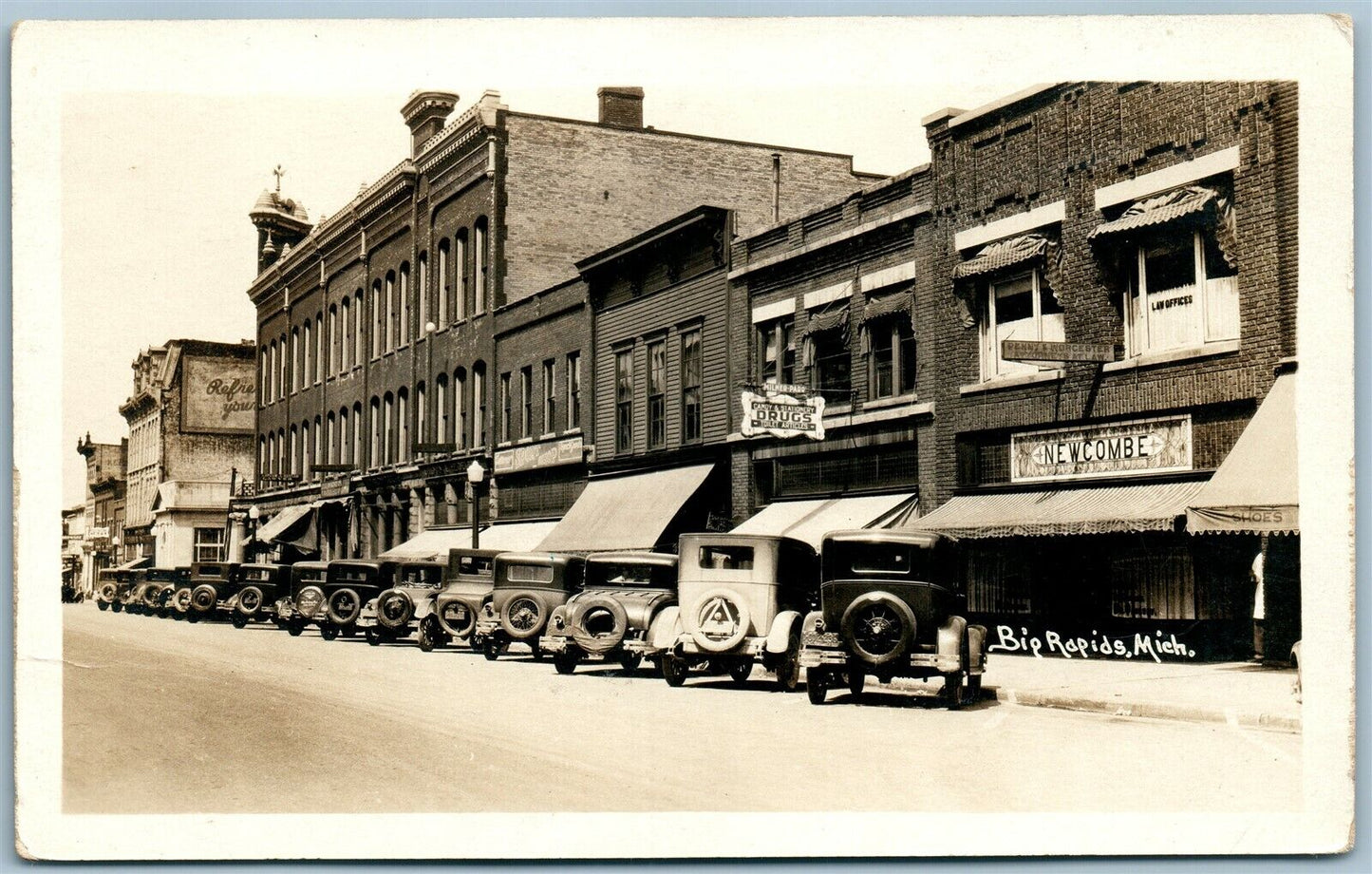 BIG RAPIDS MI STREET SCENE AUTOMOBILE PARKING ANTIQUE REAL PHOTO POSTCARD RPPC