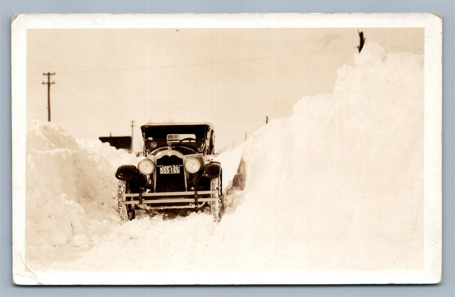 OLD CAR w/ MICHIGAN LICENSE PLATE in WINTER ANTIQUE REAL PHOTO POSTCARD RPPC