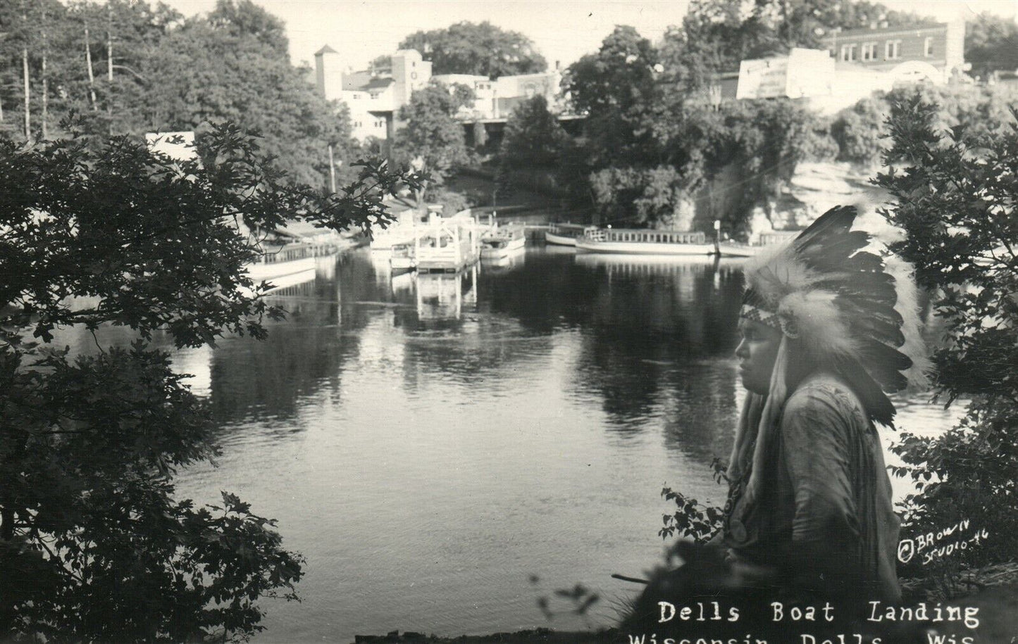 INDIAN DELLS BOAT LANDING WISCONSIN DELLS VINTAGE REAL PHOTO POSTCARD RPPC