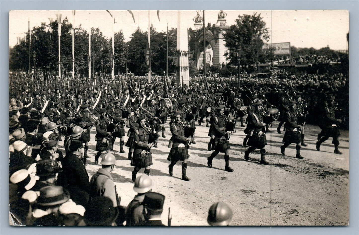 WWI VICTORY PARADE IN PARIS SCOTTISH UNITS VINTAGE REAL PHOTO POSTCARD RPPC