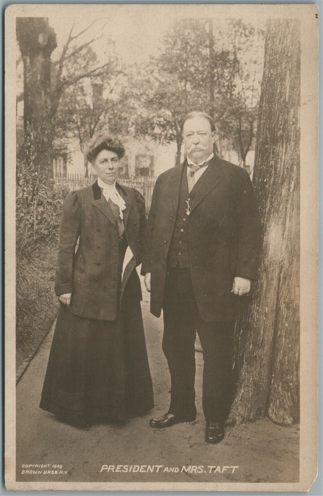 PRESIDENT & MRS. TAFT ANTIQUE REAL PHOTO POSTCARD RPPC