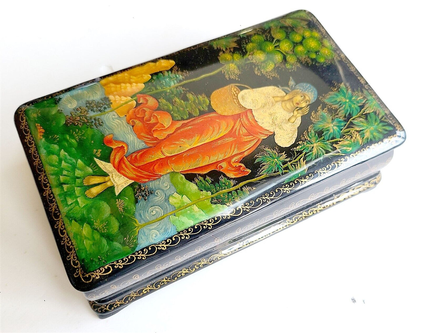 RUSSIAN Palekh style LACQUER BOX HAND PAINTED VINTAGE made in Cherkasy Ukraine