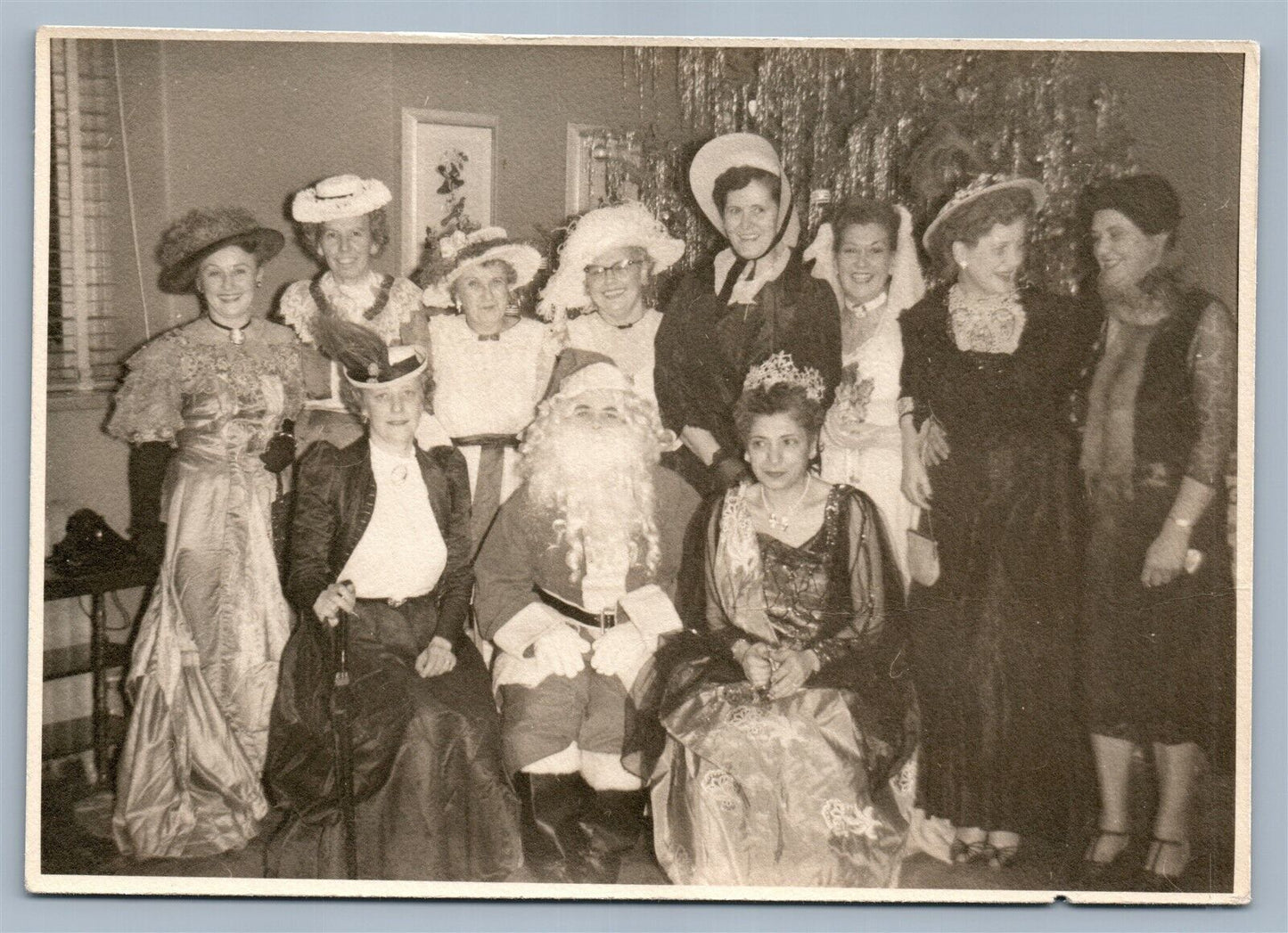 CHRISTMAS CELEBRATION VINTAGE GROUP PHOTO w/ SANTA