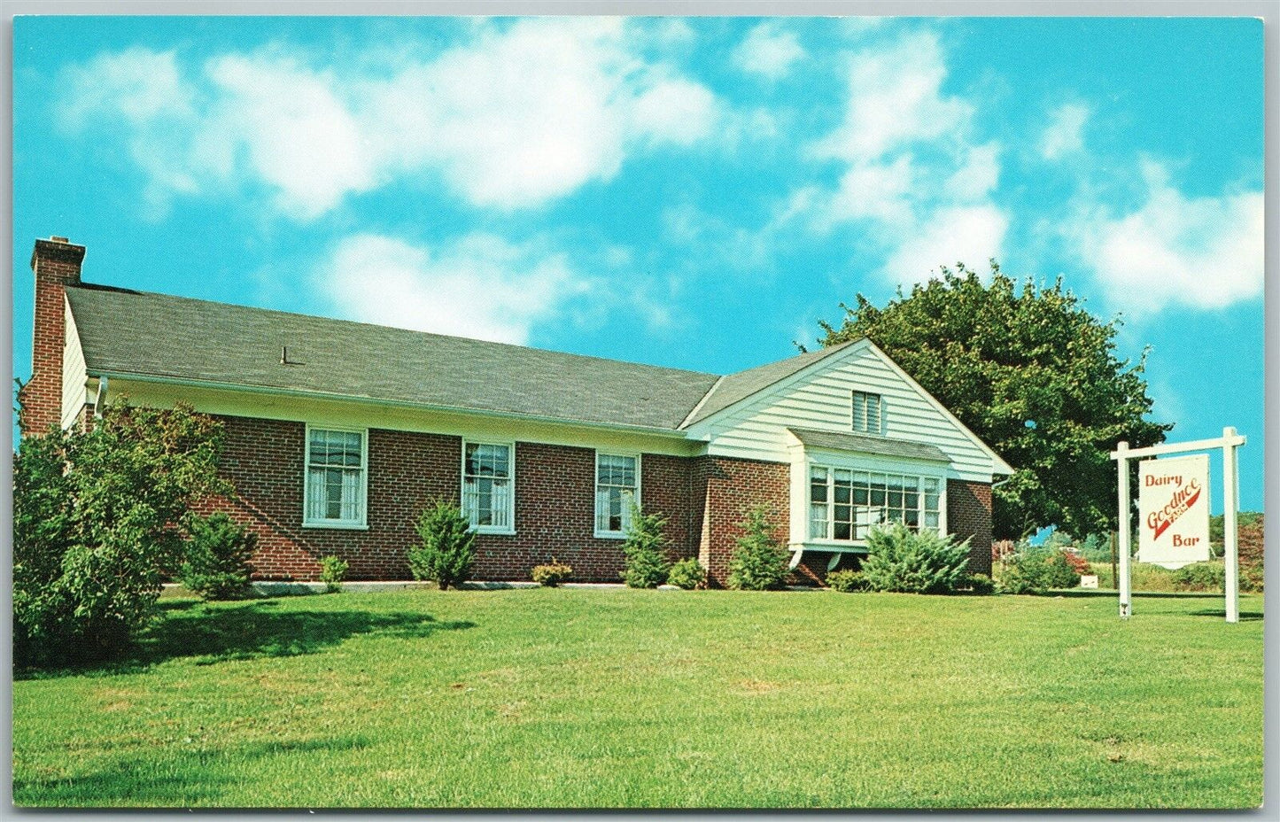 NEWTOWN BUCKS COUNTY PA GOODNOE FARM DAIRY BAR VINTAGE POSTCARD