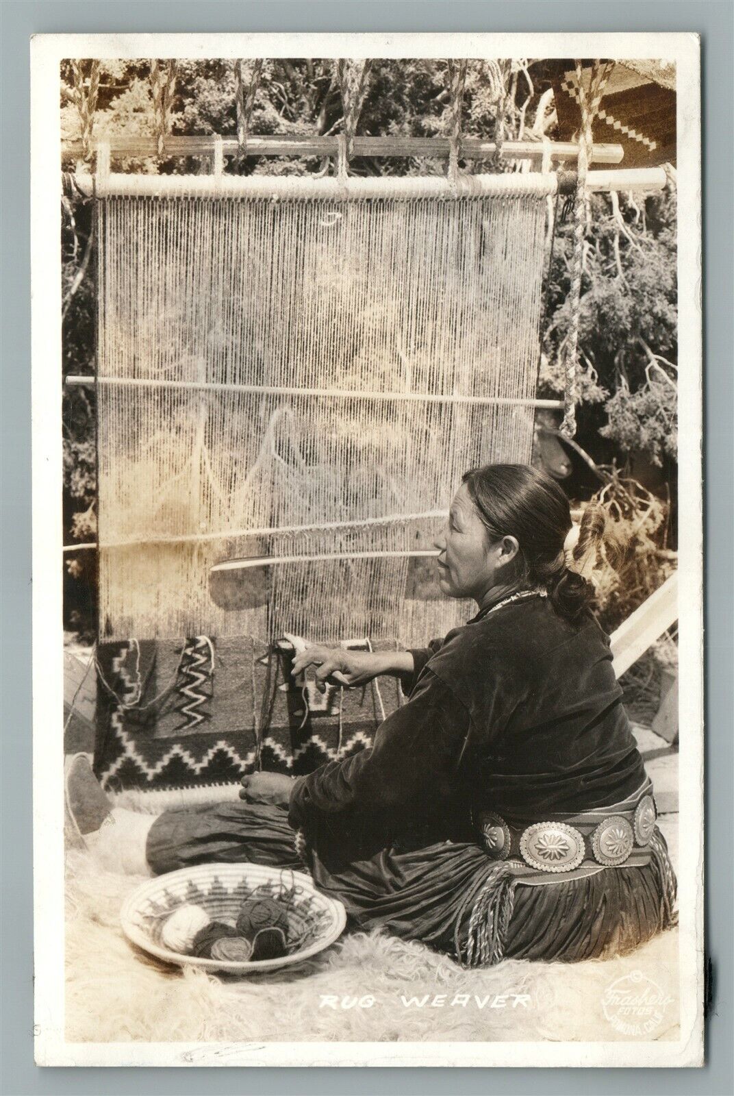 AMERICAN INDIAN RUG WEAVER VINTAGE REAL PHOTO POSTCARD RPPC