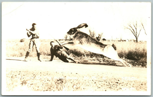 RABBIT FIGHTS HUNTERS EXAGGERATED VINTAGE REAL PHOTO POSTCARD RPPC