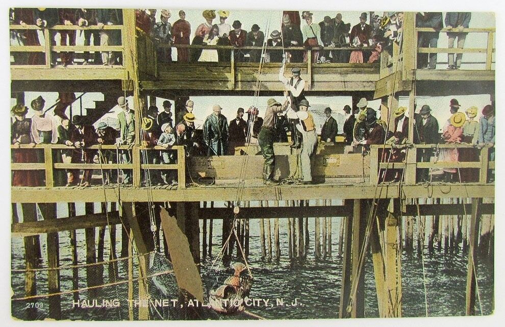ANTIQUE 1907 POSTCARD HAULING THE NET ATLANTIC CITY N.J.