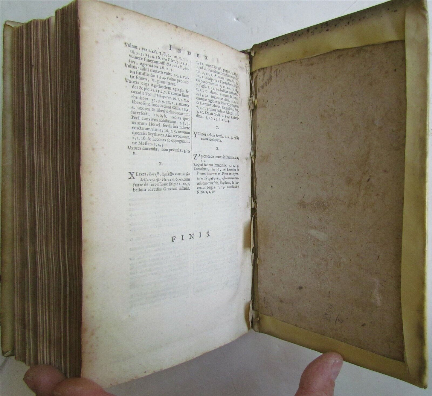 1701 HISTORIAE PHILIPPICAE by JUSTINIUS VELLUM PRIZED BINDING antique