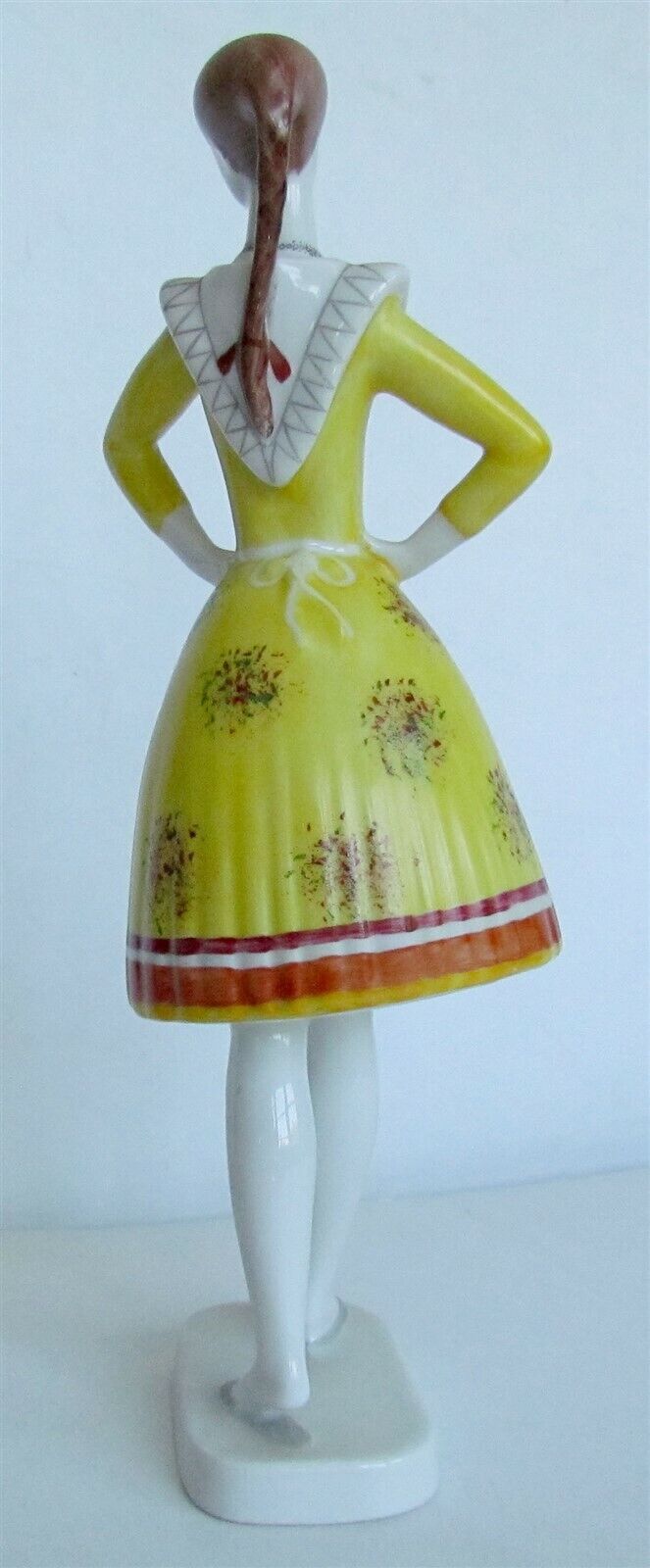 HUNGARY PORCELAIN FIGURE HUNGARIAN DANCING GIRL by HOLLOHAZA vintage