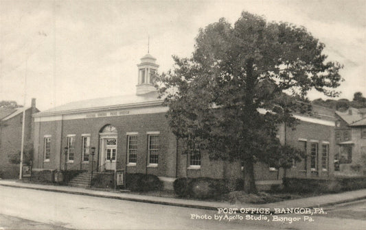 BANGOR PA POST OFFICE VINTAGE POSTCARD