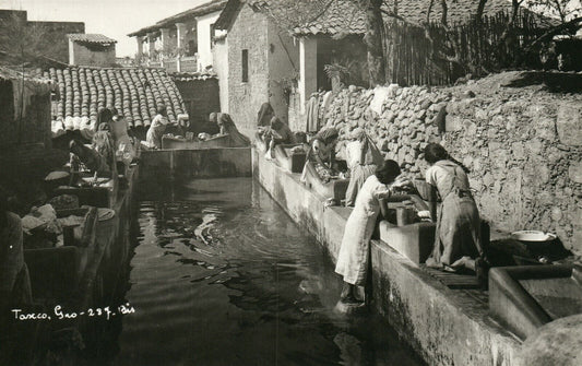 TAXCO MEXICO WASHING WOMEN VINTAGE REAL PHOTO POSTCARD RPPC