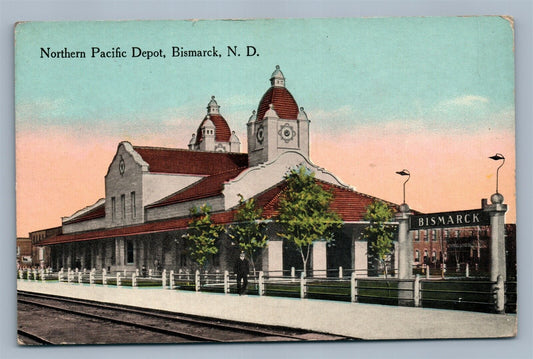 BISMARCK ND RAILROAD STATION RAILWAY TRAIN DEPOT ANTIQUE POSTCARD