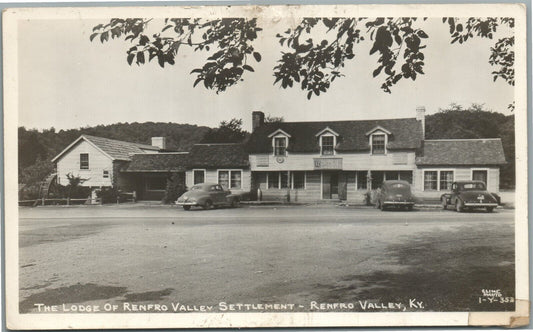 LODGE OF RENFRO VALLEY SETTLEMENT KY VINTAGE REAL PHOTO POSTCARD RPPC