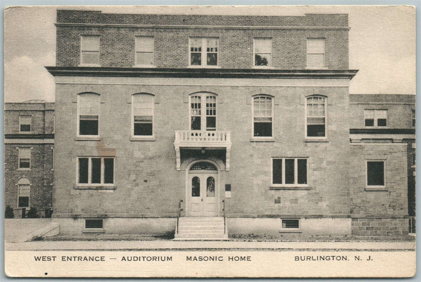 BURLINGTON N.J. MASONIC HOME WEST ENTRANCE AUDITORIUM VINTAGE POSTCARD