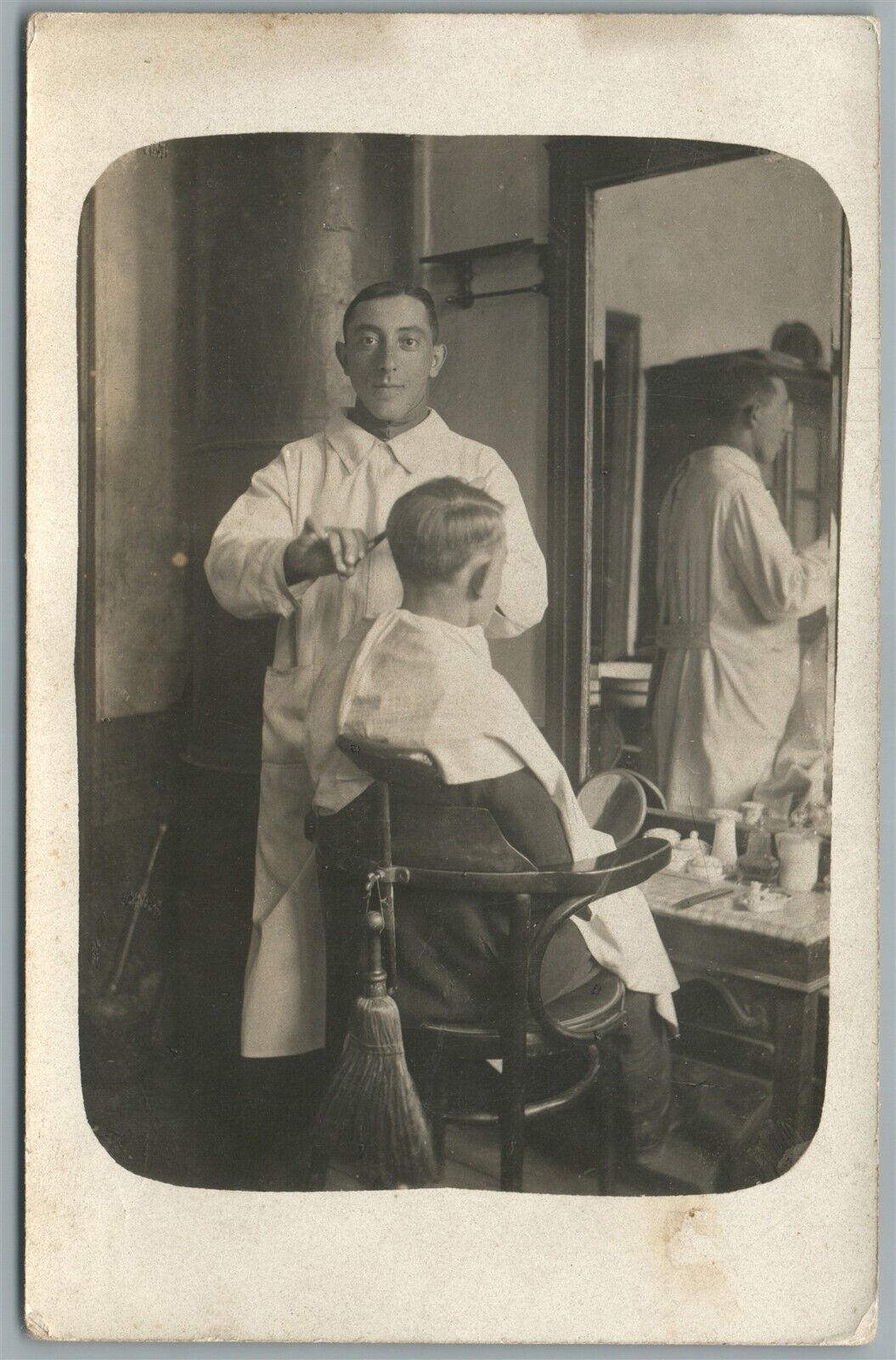 HAIRDRESSER AT WORK ANTIQUE REAL PHOTO POSTCARD RPPC