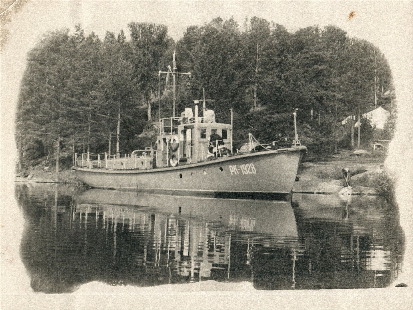 BOAT LANDING VINTAGE REAL PHOTO ship