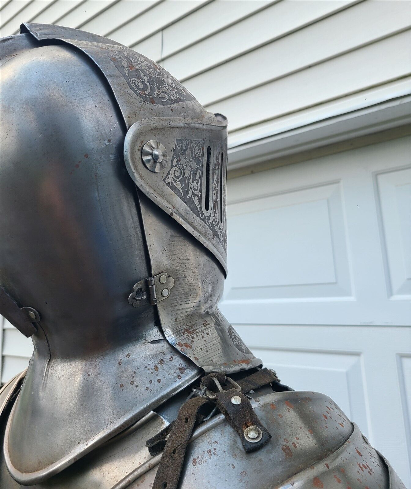 MEDIEVAL KNIGHT SUIT OF ARMOR REPLICA vintage