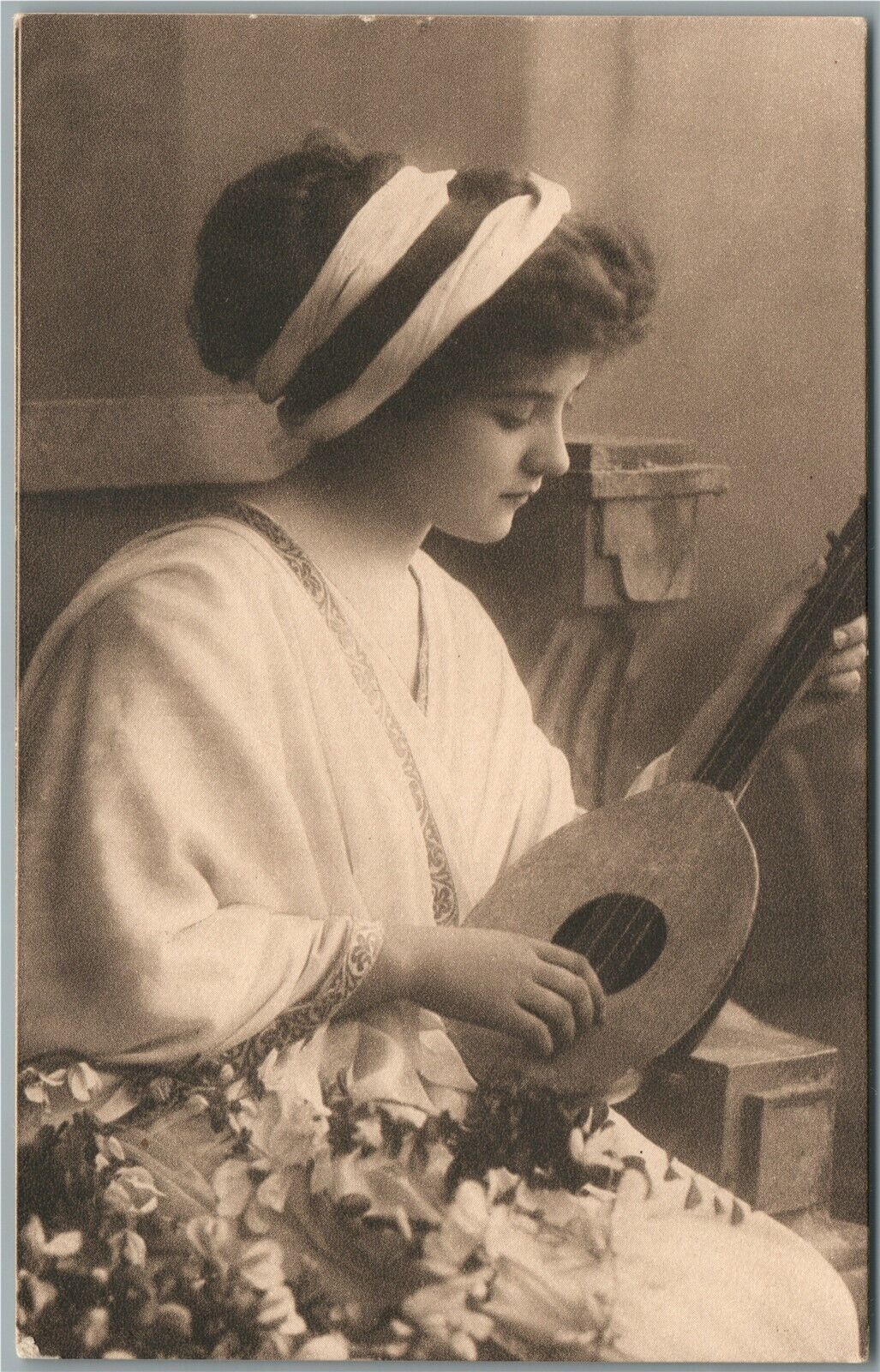 MANDOLINE PLAYER ANTIQUE REAL PHOTO POSTCARD RPPC