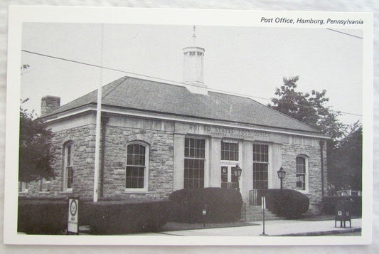 POST OFFICE HAMBURG PA VINTAGE POSTCARD