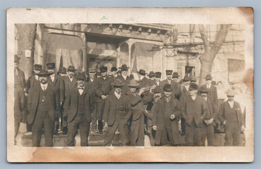 VIOLIN PLAYER w/ MENS CROWD ANTIQUE REAL PHOTO POSTCARD RPPC