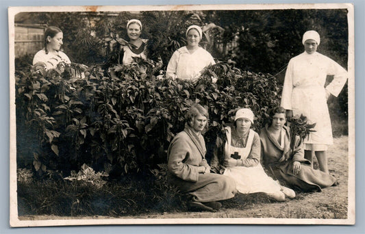 RED CROSS NURSES w/ FLOWERS ANTIQUE REAL PHOTO POSTCARD RPPC