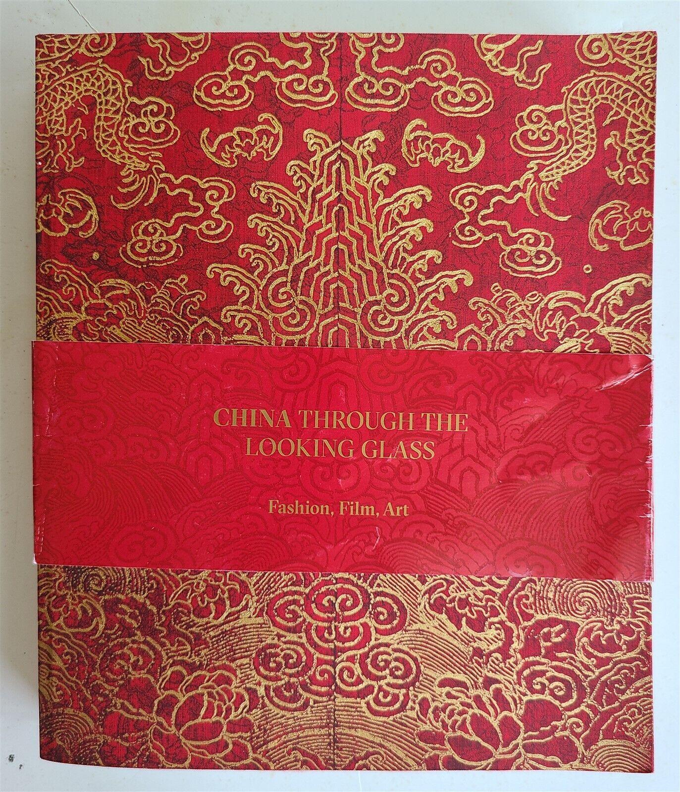 CHINA THROUGH THE LOOKING GLASS FASHION ART ILLUSTRATED ALBUM