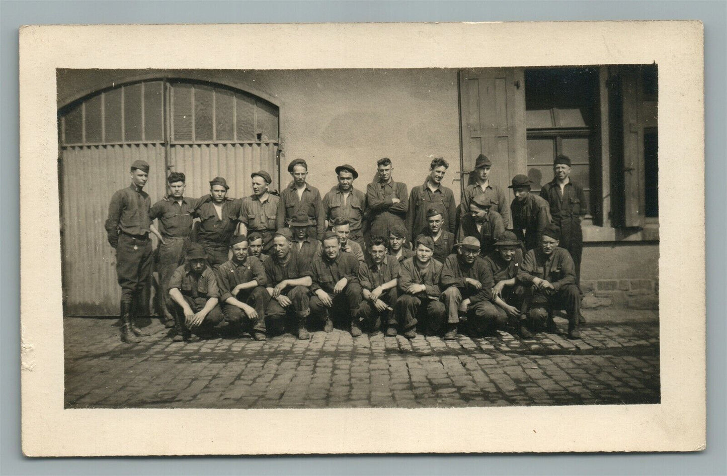 GROUP OF SOLDIERS VINTAGE REAL PHOTO POSTCARD RPPC