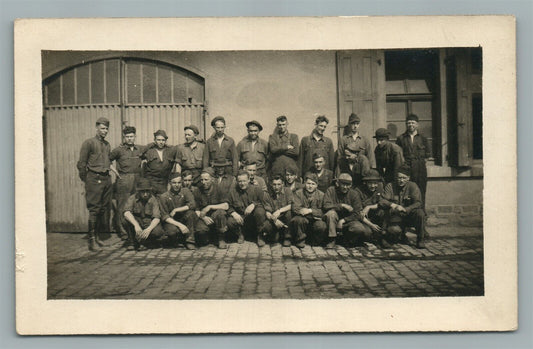 GROUP OF SOLDIERS VINTAGE REAL PHOTO POSTCARD RPPC