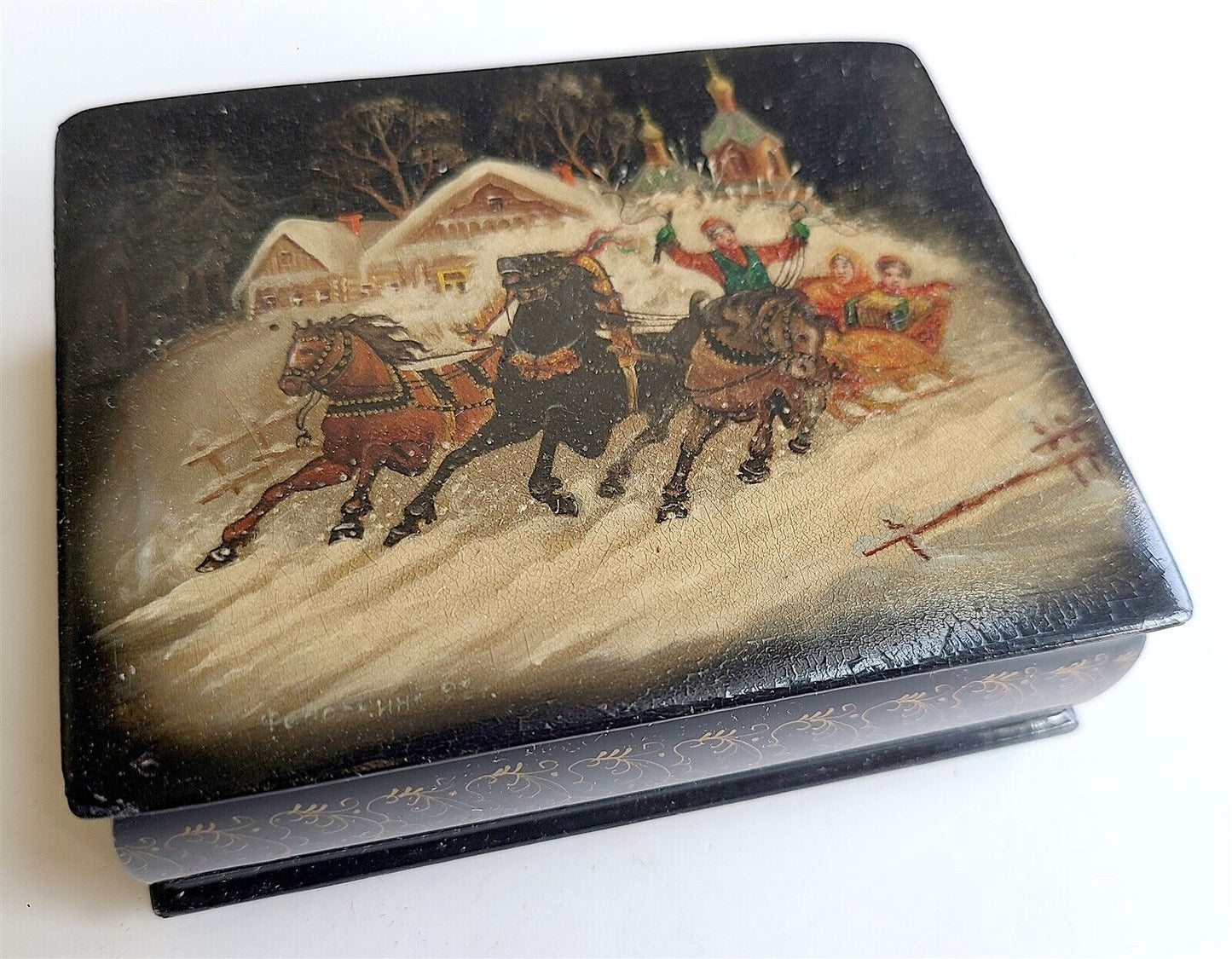 RUSSIAN FEDOSKINO LACQUER BOX HAND PAINTED VINTAGE TROYKA