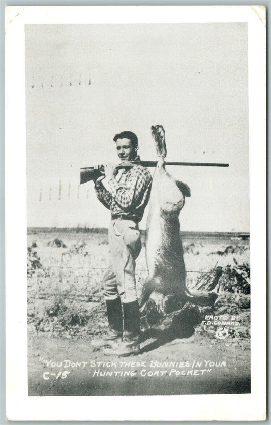 EXAGGERATED RABBIT 1952 VINTAGE POSTCARD HUNTER w/ RIFLE