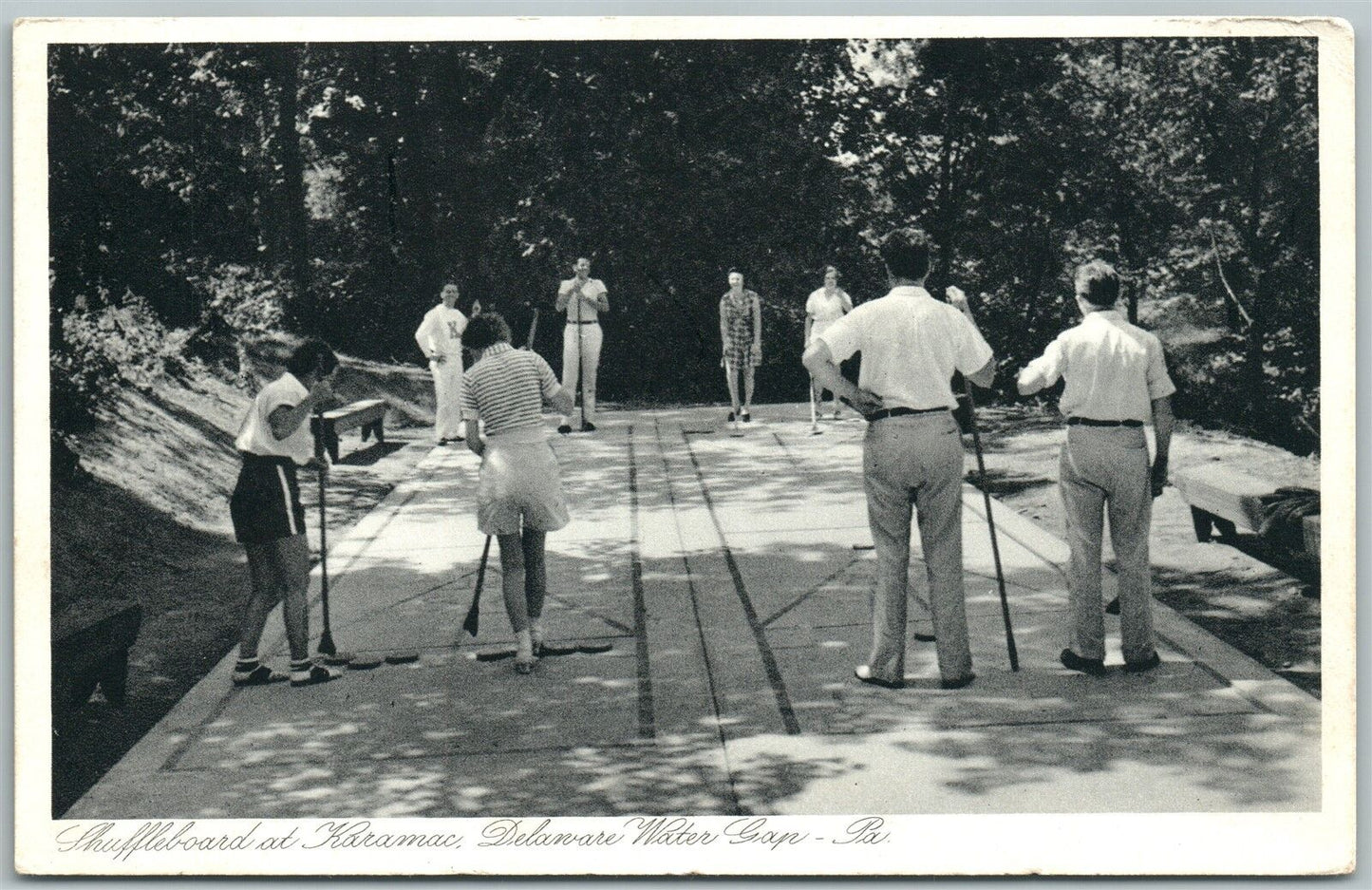 DELAWARE WATER GAP PA SHUFFLEBOARD AT KARAMAC 1938 VINTAGE POSTCARD