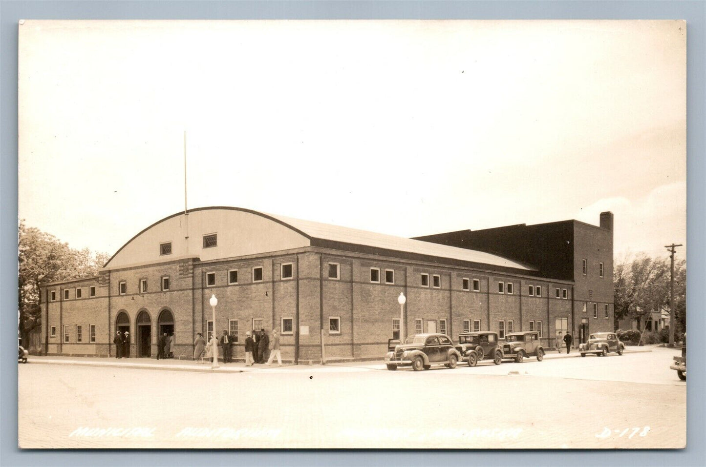 HOLDREGE NE MUNICIPAL AUDITORIUM VINTAGE REAL PHOTO POSTCARD RPPC