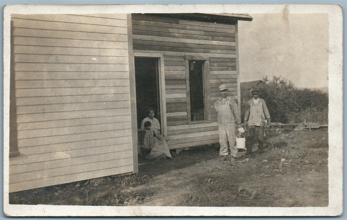 AMERICAN INDIAN FAMILY & CONSTRUCTION WORKERS ANTIQUE REAL PHOTO POSTCARD RPPC