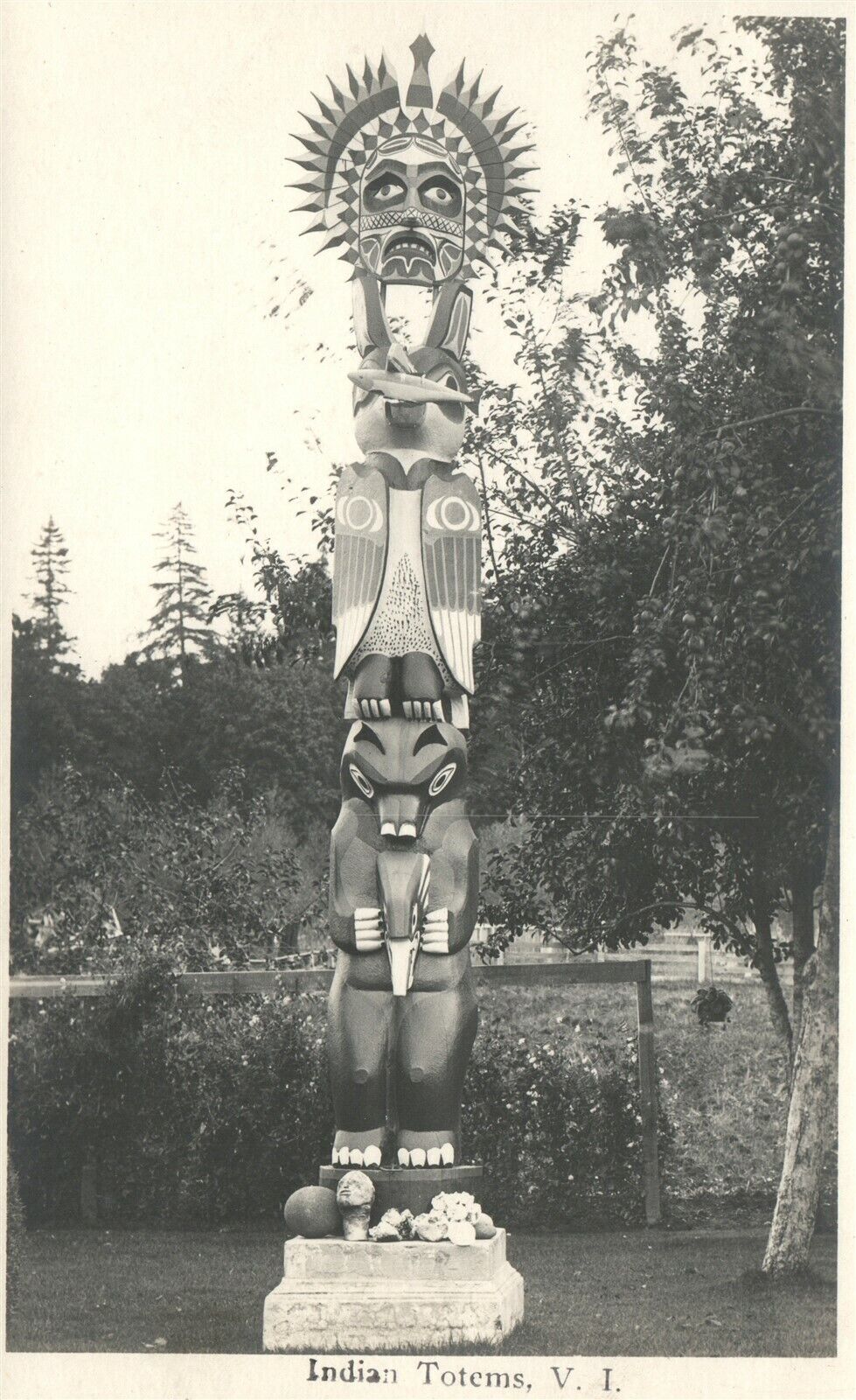 INDIAN TOTEMS V.I. CANADA VINTAGE REAL PHOTO POSTCARD RPPC