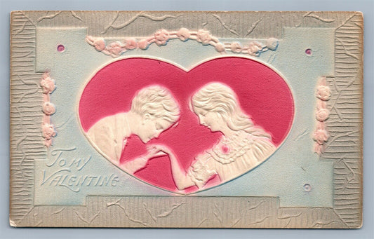 VALENTINE ANTIQUE DEEPLY EMBOSSED POSTCARD ROMANTIC COUPLE