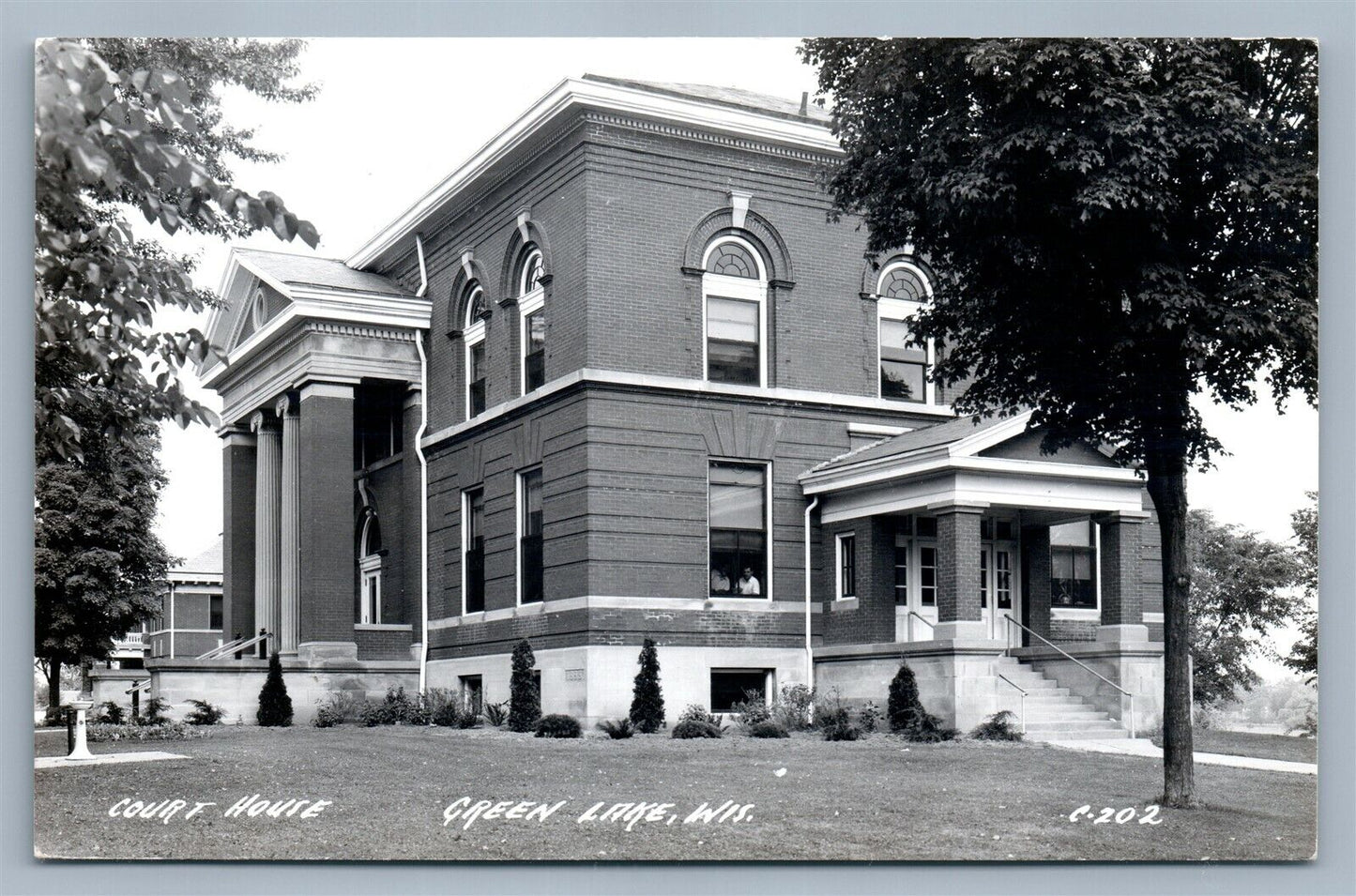 GREEN LAKE WI COURT HOUSE VINTAGE REAL PHOTO POSTCARD RPPC